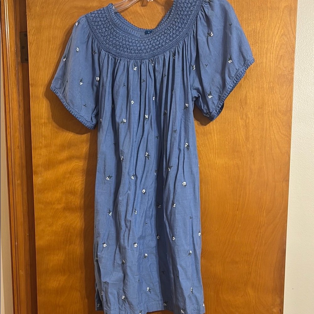 Old Navy Blue Embroidered Dress with pockets, size medium